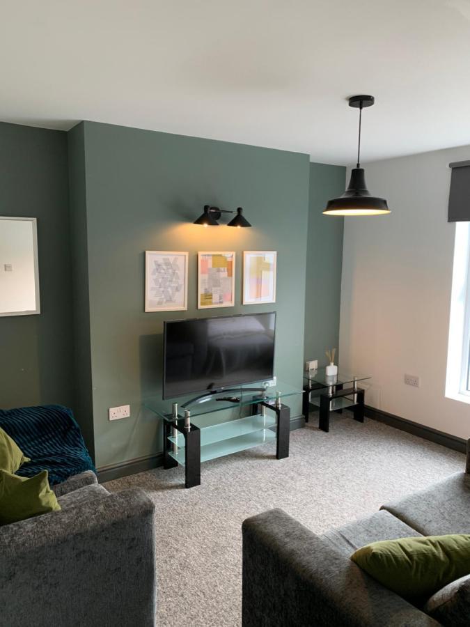 Quiet Location - 3 Bedroom Family House With 3 Shower Room - 2 Parking Spaces Plymouth Esterno foto